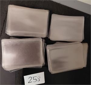 REKVISITA -  PLASTLOMMER FOR SMÅFORMAT POSTKORT. Ca 170 stk, uten klisterlapper på, vekt 1,7 kilo