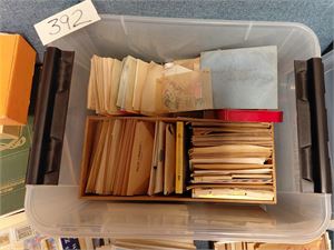 Masse merker fra dødsbo, mange av posene har stått i minst 50 år. Medfølger noe FDC, brev og annet. En god del Danmark og Sverige, vekt 10 kilo