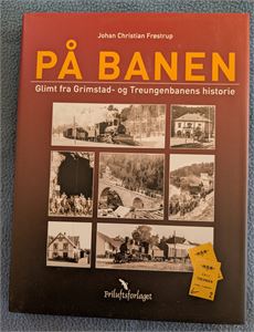 BOK, "På Banen" -Glimt fra Grimstad og Treungenbanens historie av Johan Christian Frøstrup. Som ny, utgitt 2013.