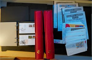 FDC 3 permer 1982 og nyere. 1 perm er tom, men nye ark og bunke FDC som ikke er satt inn følger med. Vekt 5,6 kilo