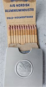 Fystikkeske med motiv som objekt 105 - Høyanger