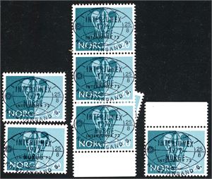 Norske dubletter fra 1890 til 1993 inkludert noen Tjenestemerker i 18 tykke innstikkbøker. Tynt besatt før 1970. Hovedverdien ligger i ubrukte merker.