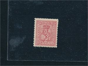 Nk 15b x. 8sk8 med attest Enger 2026 som sier: Liten hengselrest, et uvanlig fint eksemplar. (Hk 5500)