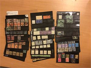 England Samling ca 300 Perfins på instikkskort.  QV, KE VII, KG V, KG VI og QE.