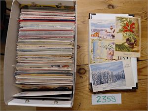 JULEKORT Ikea-boks full av julekort, oppgitt 60 - 90 -tallet. Et og annet utenlandsk. Vekt 2,3 kilo