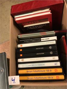 Div. Frimerkebøker fra posten og Flott brevalbum   14,5 kg