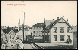 Grimstad stasjon. 10 ulike kort i småformat. Et med monteringsmerker på baksiden.