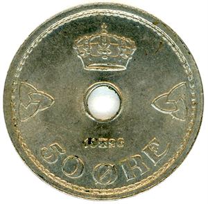 Noen norske mynter, nær alle etter 1883 i eske. Bl.a. rimelige pene 50 ører fra 1926, 27 og 1928 samt 10 øre 1883, 88 og 1889. VK