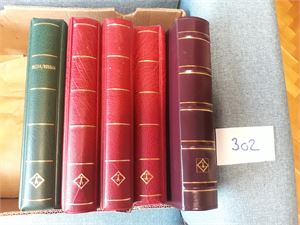 RUSSLAND-LEUCHTTURM ALBUM MED LOMMER 5 bind 1993-2022 med et fåtall merker. Første og siste side på bildet. Prisen bare på arkene er over 1800 euro, så kommer permene i tillegg. Vekt 12 kilo