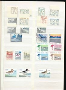 FÆRØYENE xx AFA 1-378 i innstikksbok, oppgitt komplett med hefter 1975-2000. Vi antar at det er postfriskt hele veien. Noen få nyere i tillegg (AFA 6623)