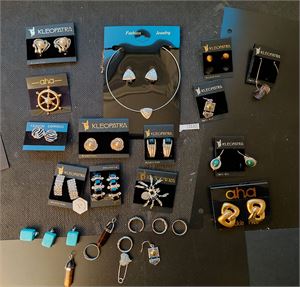 SMYKKER Det meste fra Holthe i Arendal. Meget høy butikkpris