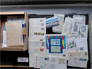 FINLAND Diverse i poser, en del FDC og noe annet. Selges på vegne av veldedighetsorganisasjon. Vekt 1,1 kilo