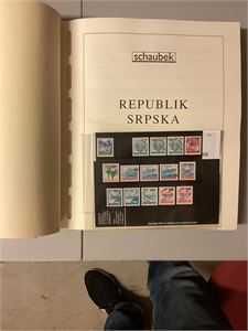 Serbia 1992 - 2000 samling ** merker i Schaubek-album Mye merker, komplett.
