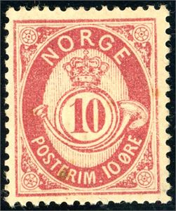 38 xX. 10 øre Posthorn 1883 på papir fra Moestue. En liten brun flekk over "F" i "Postfrim" er fra produksjonen. (26.000,-).