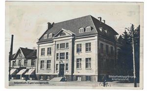 BIBLIOTHEKBYGNINGEN, KRISTIANSAND Signe Leschbrandt) Meget pent, brukt 1915