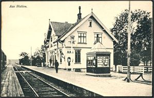 Ca 160 postkort, hvor 135 er stedskort og 25 er kunstnerkort. Nær alle er norske. Av stedskortene er ca 90 i småformat.