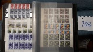PORTOLOT Postfriske merker 1975-86 i tykk innstikksbok, mest 10 av hvert. Oppgitt pålydende 5400 kroner
