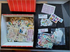 Eske med klipp og vaska merker utlandet minus Norden. Vekt 1,3 kilo