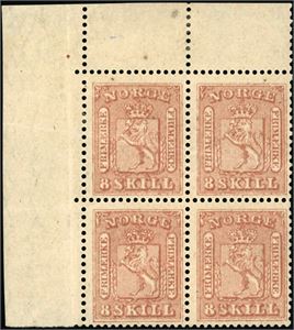 9. 8 skilling 1863 i fireblokk fra øvre, venstre hjørnet av arket. Øvre høyre merke er postfriskt, men en svak brett går gjennom øvre par. Et meget fargefriskt og pent objekt.
