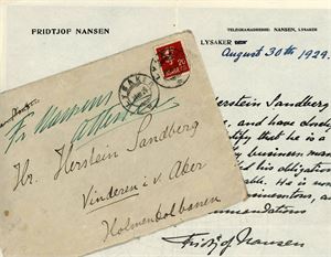 Fritjof Nansen. Håndskrevet brev (en halv A-4 side), datert Lysaker, 30. August 1929, med full signatur. En litt medtatt konvolutten medfølger.