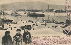 Drammen. Holmen og Tangenkajen flott motiv med mange båter.  Udelt bakside st. Drammen -04 til England