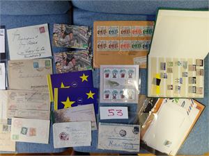 Masse rot i kasse. Se foto og døm selv. Masse Færøyene FDC i perm med kassett.  Vekt 5,1 kilo