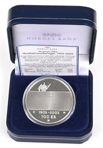 Mynt 100 kr Hundreårsmynten 2004 Olje. 33.6 gram .925 sølv. Kvalitet proof . Kapsel og etui fra Norges Bank