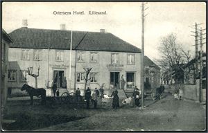 Lillesand. 140 postkort, hvorav 88 i småformat.