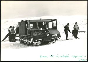 130 stedskort i storformat, hvor 50 er i sort/hvit. Flere fine.