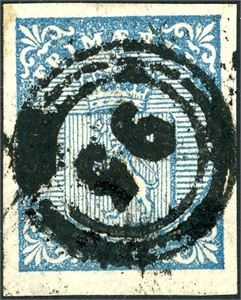 1. 4 skilling våpen 1855, anert med nummerstempel "95" (Guldholmen, FI, 8 pkt). God marg nede, de øvrige er normale- til litt smale.