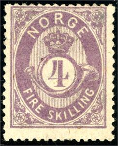 19 Ib. 4 skilling Posthorn i fin brunfiolett nyansen. En kort tagg nede. (4.200,-).