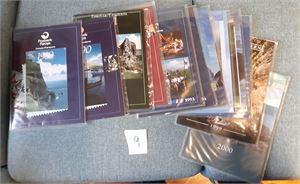 FÆRØYEN-ÅRBØKER 1989-2000. I den første er merkene tatt ut