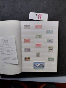 SVERIGE - JULEMERKER 16 siders bok med julemerker og velgjørenshetsmerker 1906-85. Ser bra ut