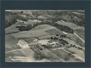 3540 HOLT LANDBRUKSSKOLE (Norsk Luftfoto/Mittet) stemplet "FIANSVINGEN 28-8-48"