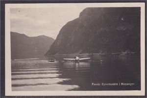 Første Flyvemaskin i Høyanger st. Bergen 1931