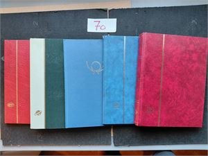 REKVISITA - INNSTIKKSBØKER 4 x16 sider og 1x 48 sider. Alle med hvite sider med midtstolpe. Brukte, men i god stand uten noteringer