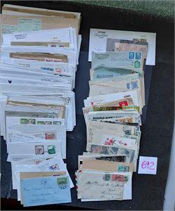 BREV/KORT Eske med eldre og nytt inkl en del filatelistiske. Mulig å finne noe spennende her, vekt 1,85 kilo