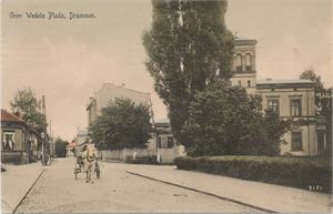 Drammen, Grev Wedels Plads. Kolorert kort (N.K.46) st-1907
