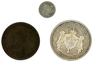 2 kr Jubileum 1907. 0/01 Også 2 vanlige svenske mynter.
