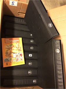 WWF samling i 11 sorte album samt katalog     23 kg.
