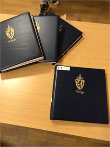 Samling Norge ** og stemplet 1855 - 20xx i 4 lotte SAFE Dual album.  Manger noen av de bedre merkene i starten men etter 272 er den komplett både ** og stemplet.