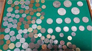 LETTLAND-LITAUEN parti mynt inklusive fyra st 5 Lati, 5 st. 2 Lati och 6 st. 1 Lats silvermynt.