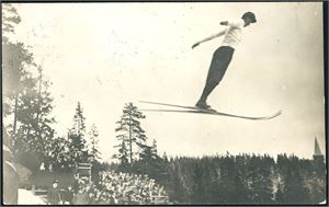 Nordmarka/Holmenkollen/Frognerseteren. 160 postkort hvorav 140 i småformat.