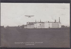 Cederström Flyver over Höiskolen Trondhjem st-1911