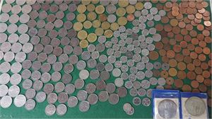 FINLAND parti diverse småmynt samt två minnesmedaljer i silver