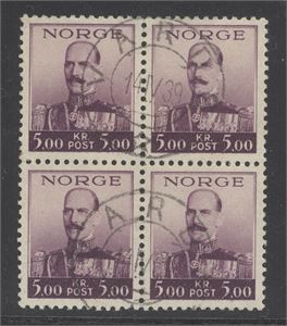 NK 261, 5 kr Haakon i 4-blokk med 2 pene stempler VARDØ 14-IV-39 på hvert par i blokka.  (Verdi 4.400.-)