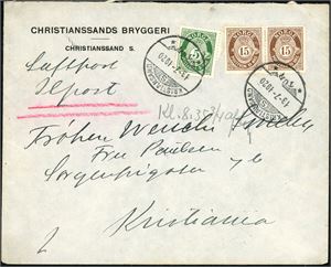 99,102. 5 øre- og to 15 øre Posthorn på konvolutt, stemplet "Kristiansand 13.7.1920 tur" og sendt med sjøflyet "Travemünde" til Kristiania. Ved siden påskrevet "Luftpost" og "Ilpost". Ankomststemplet på baksiden.