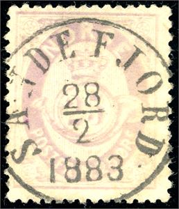 28. 25 øre skravert Posthorn, rettvendt fullstemplet "Sandefjord 28.2.1883". Signert FCM.