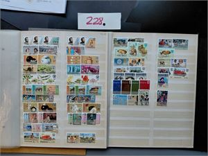 SWAZILAND xx samling 1968-85.122 forskjellige + 4 miniark (2 serier ikke komplette)(€ 126)