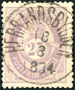 28. 25 øre skravert Posthorn, rettvendt fullstemplet "Herrandsbygden 18.3.1884" (HO).